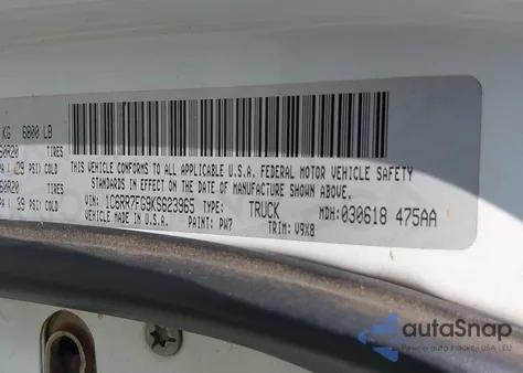 2019 Ram 1500 Classic Express 4X4 6'4 Box z USA, uszkodzony, nr VIN 1C6RR7FG9KS623965